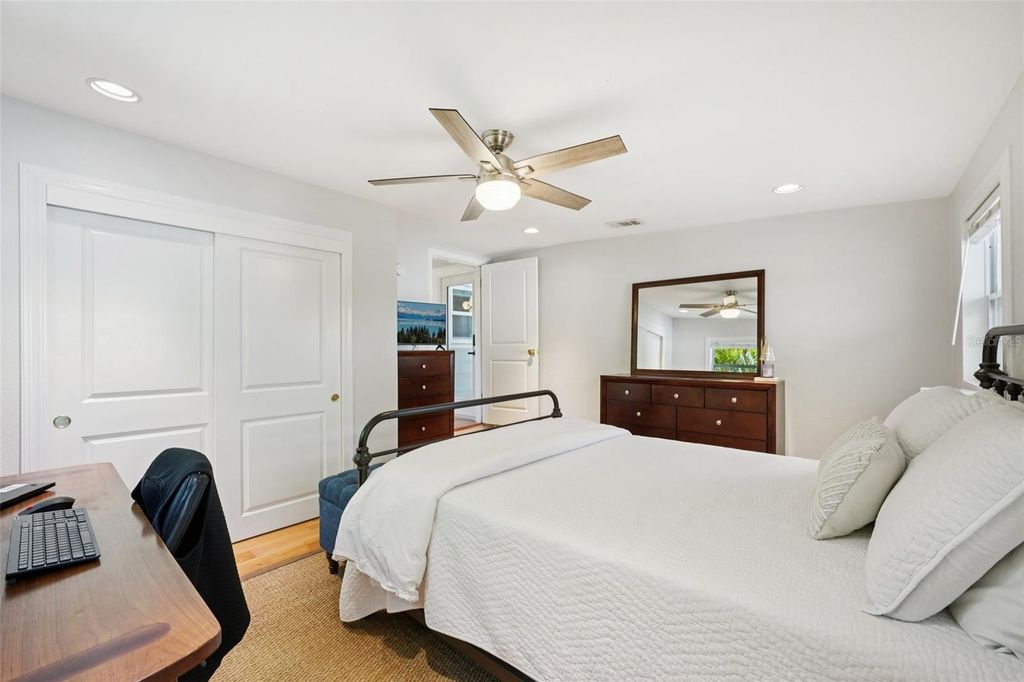 Image 16 of property listing at 4421 8TH AVENUE N, St Petersburg, FL 33713