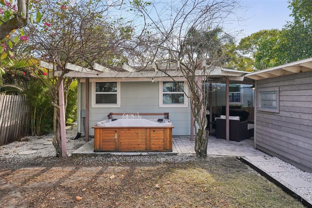 Image 20 of property listing at 4421 8TH AVENUE N, St Petersburg, FL 33713