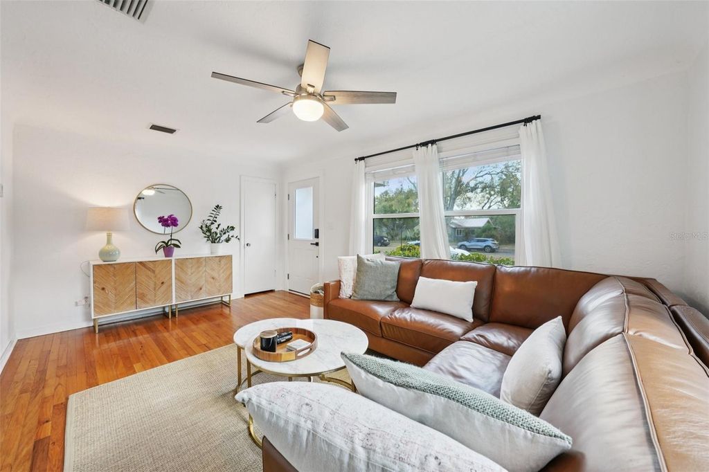 Image 3 of property listing at 4421 8TH AVENUE N, St Petersburg, FL 33713