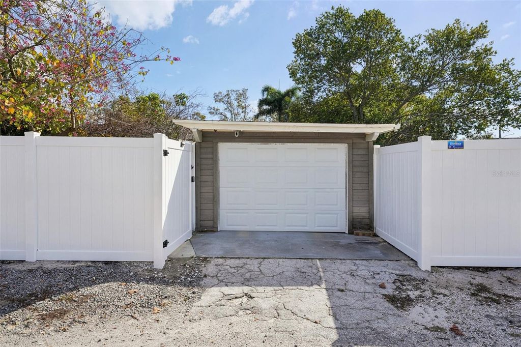 Image 24 of property listing at 4421 8TH AVENUE N, St Petersburg, FL 33713