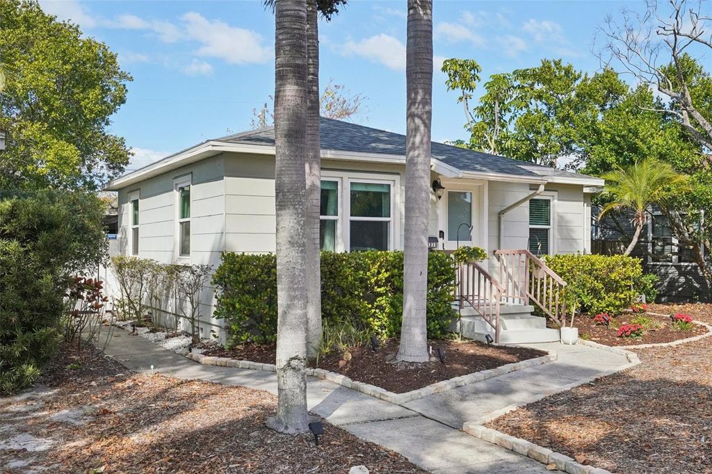 Image 26 of property listing at 4421 8TH AVENUE N, St Petersburg, FL 33713