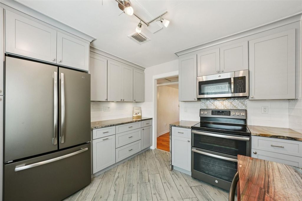 Image 9 of property listing at 4421 8TH AVENUE N, St Petersburg, FL 33713