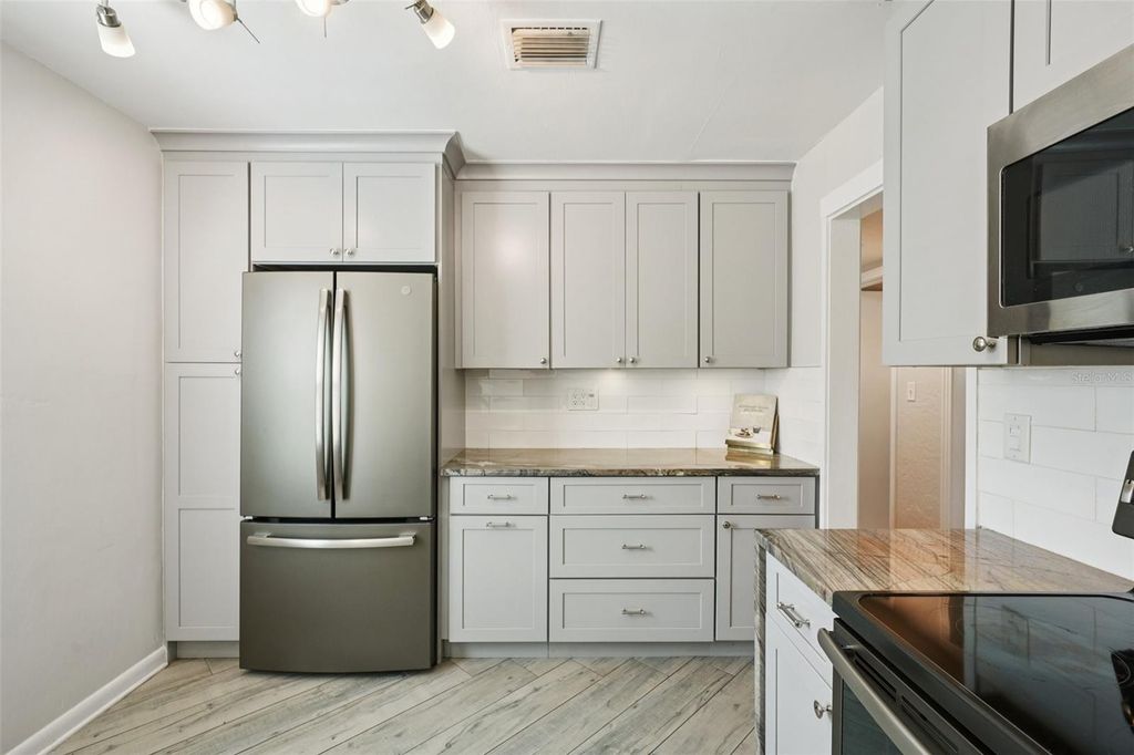 Image 10 of property listing at 4421 8TH AVENUE N, St Petersburg, FL 33713