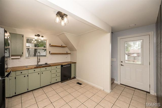 2200 N 5th Street, St Charles, MO 63301