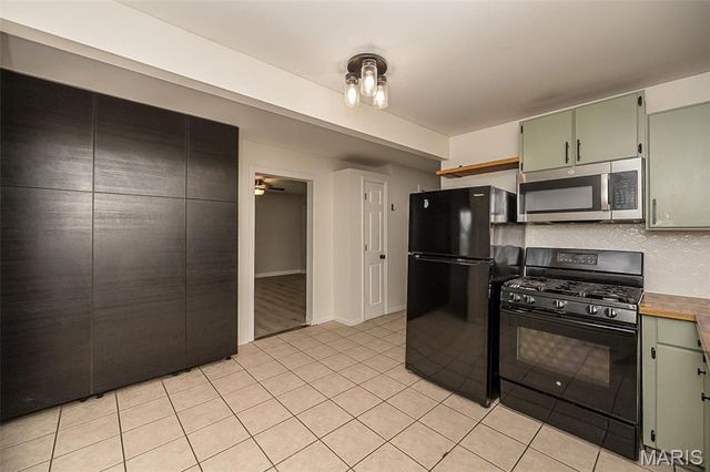 2200 N 5th Street, St Charles, MO 63301