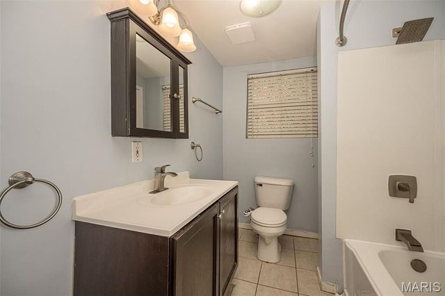 2200 N 5th Street, St Charles, MO 63301