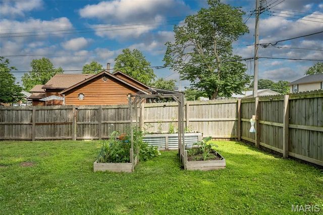 2200 N 5th Street, St Charles, MO 63301