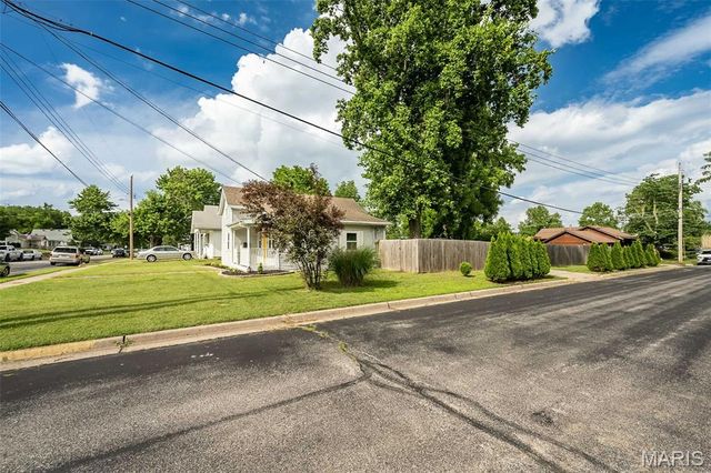 2200 N 5th Street, St Charles, MO 63301