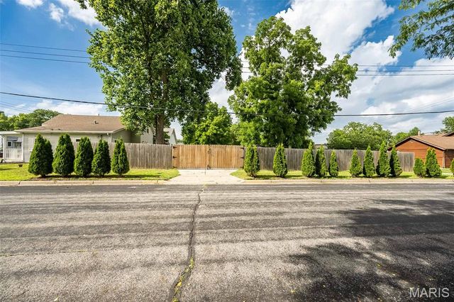 2200 N 5th Street, St Charles, MO 63301