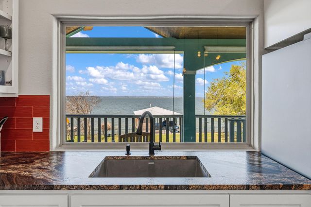 514 Water View Drive, Livingston, TX 77351