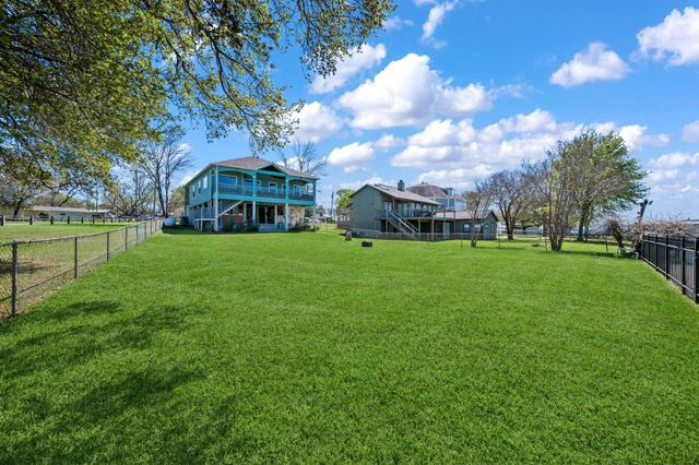 514 Water View Drive, Livingston, TX 77351