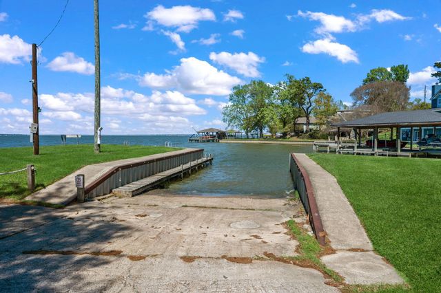 514 Water View Drive, Livingston, TX 77351