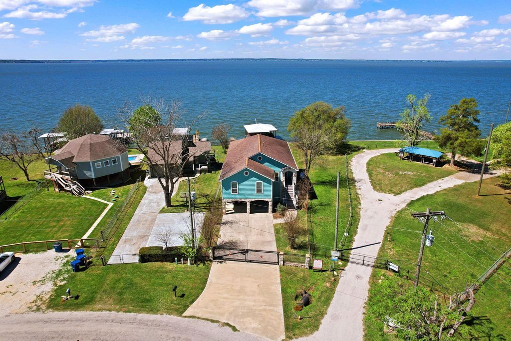 514 Water View Drive, Livingston, TX 77351