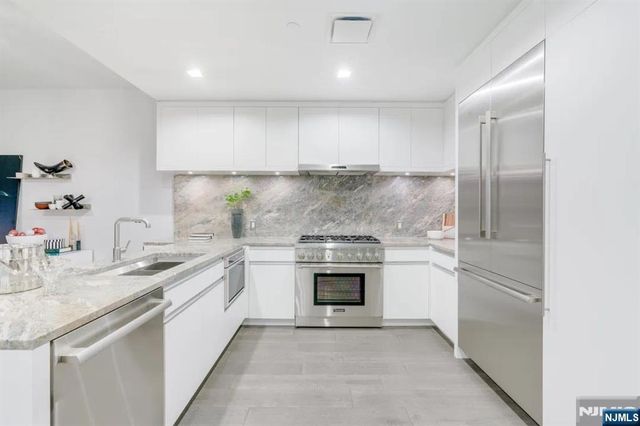 320 Adolphus Avenue 408, Cliffside Park, NJ 07010