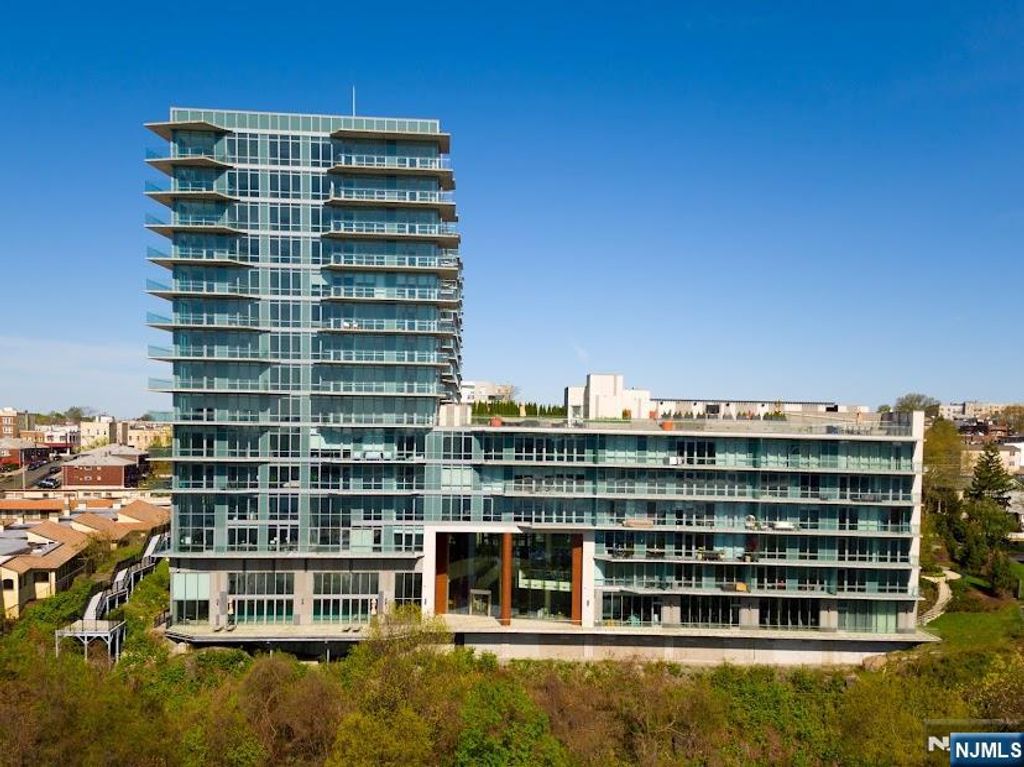320 Adolphus Avenue 408, Cliffside Park, NJ 07010