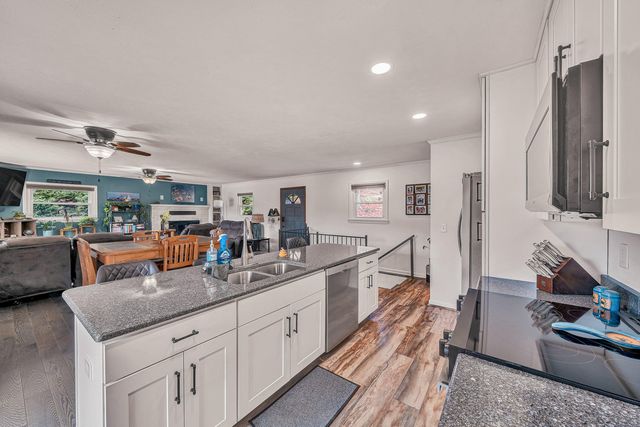 30 Crescent LN, Wirtz, VA 24184