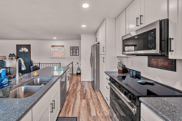 30 Crescent LN, Wirtz, VA 24184