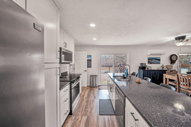 30 Crescent LN, Wirtz, VA 24184