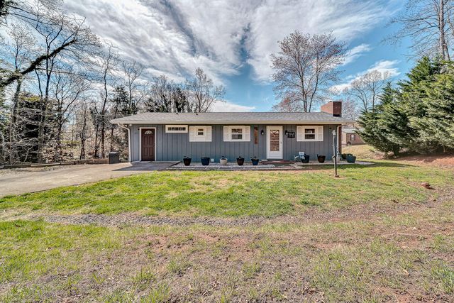 30 Crescent LN, Wirtz, VA 24184