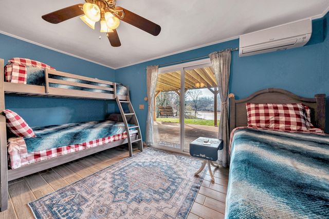 30 Crescent LN, Wirtz, VA 24184