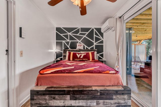 30 Crescent LN, Wirtz, VA 24184