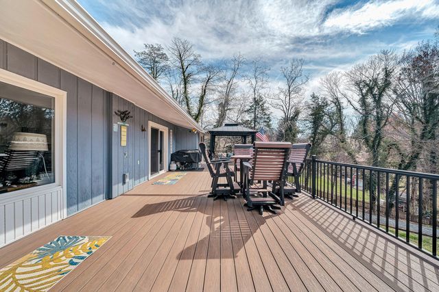 30 Crescent LN, Wirtz, VA 24184