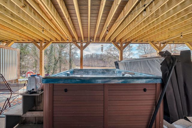 30 Crescent LN, Wirtz, VA 24184