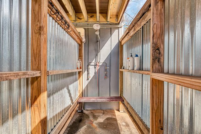 30 Crescent LN, Wirtz, VA 24184