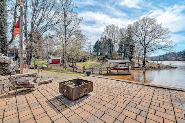 30 Crescent LN, Wirtz, VA 24184