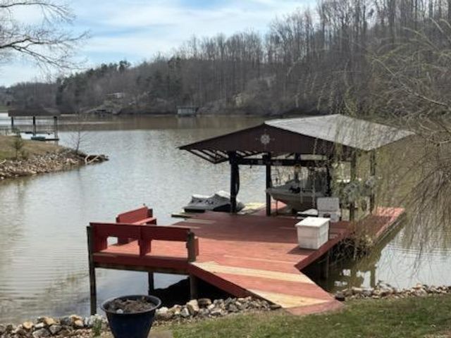 30 Crescent LN, Wirtz, VA 24184