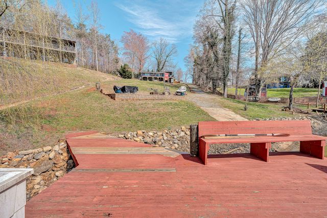 30 Crescent LN, Wirtz, VA 24184