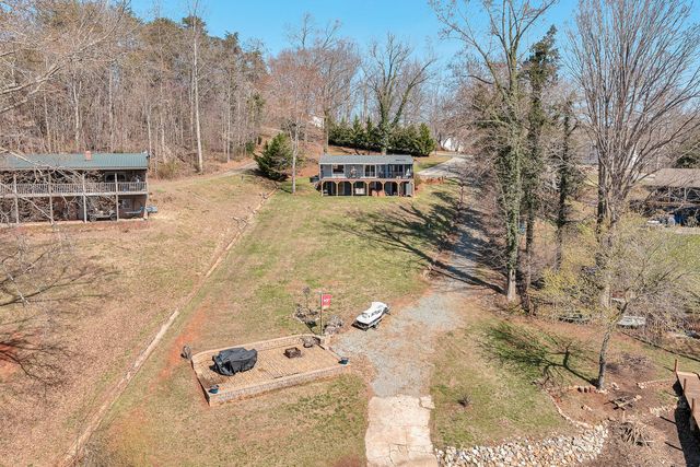 30 Crescent LN, Wirtz, VA 24184