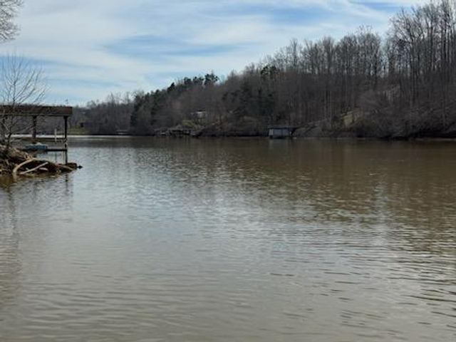 30 Crescent LN, Wirtz, VA 24184