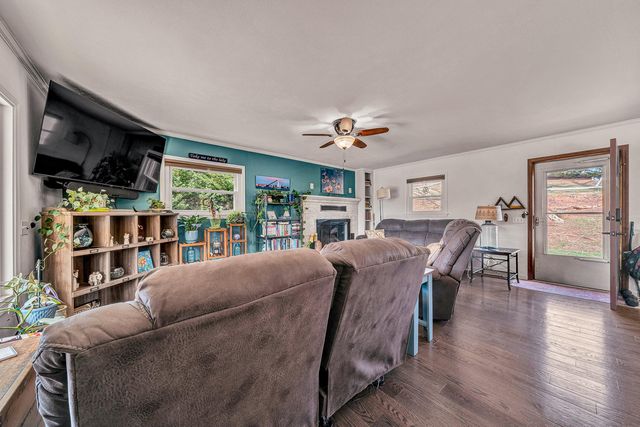 30 Crescent LN, Wirtz, VA 24184