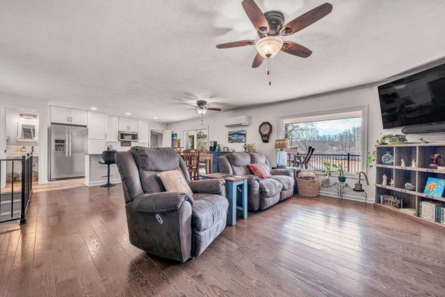 30 Crescent LN, Wirtz, VA 24184