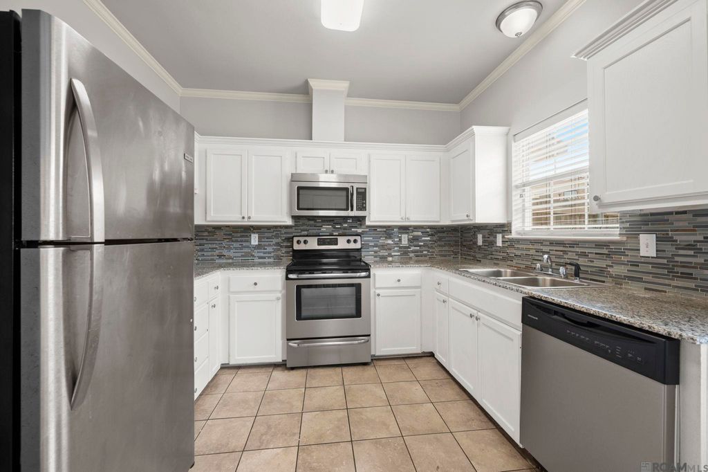 4106 Jefferson Woods Dr, Baton Rouge, LA 70809
