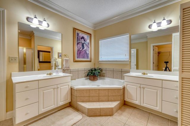 94 Glen Eagle Ct C202, Clayton, GA 30525