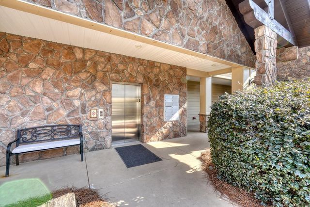 94 Glen Eagle Ct C202, Clayton, GA 30525