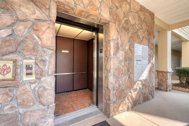 94 Glen Eagle Ct C202, Clayton, GA 30525