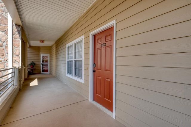 94 Glen Eagle Ct C202, Clayton, GA 30525