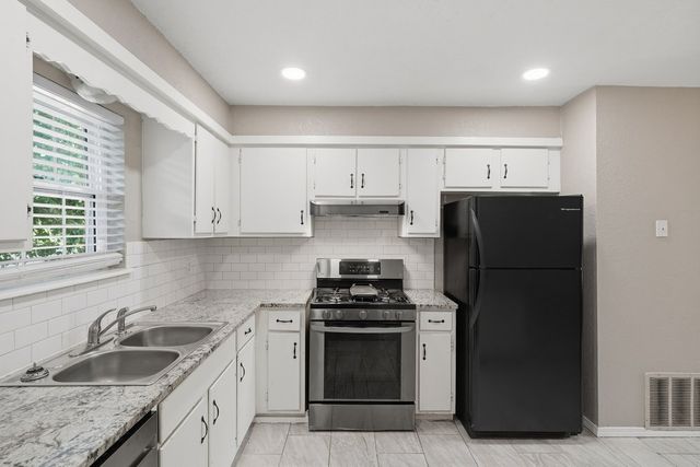 607 W 150th Street S, Glenpool, OK 74033
