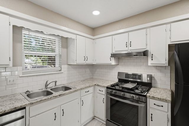 607 W 150th Street S, Glenpool, OK 74033