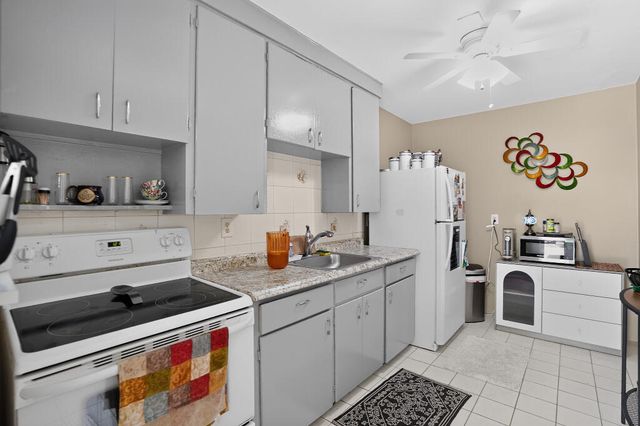 208 SW 2ND Place 1-2, Dania Beach, FL 33004