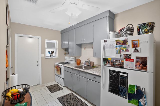 208 SW 2ND Place 1-2, Dania Beach, FL 33004