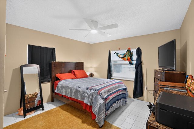 208 SW 2ND Place 1-2, Dania Beach, FL 33004