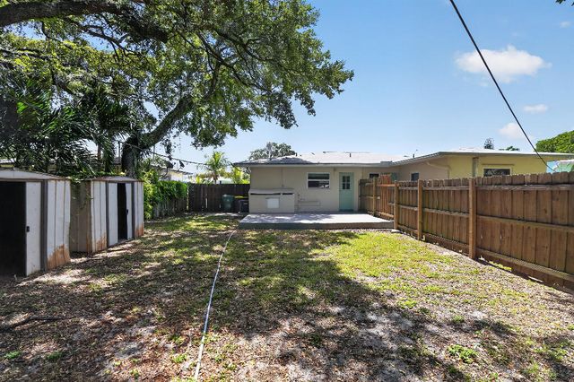 208 SW 2ND Place 1-2, Dania Beach, FL 33004