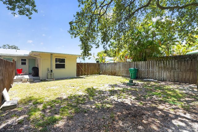 208 SW 2ND Place 1-2, Dania Beach, FL 33004