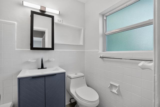208 SW 2ND Place 1-2, Dania Beach, FL 33004