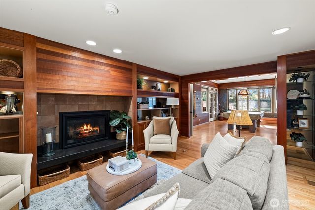 8902 Park Ridge Drive W, University Place, WA 98467