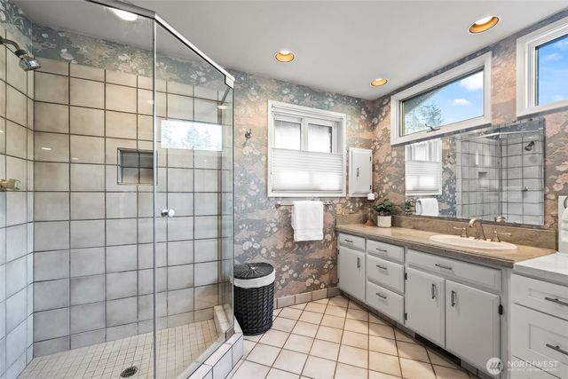 8902 Park Ridge Drive W, University Place, WA 98467